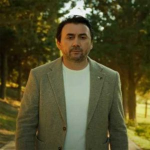 دانلود آهنگ ترکی آقشین فاتح گولوشون سئودییم آدام